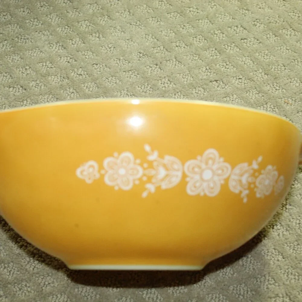 Vintage Pyrex Butterfly Cinderella Yellow 444 Mixing Bowl 4 Quart Size